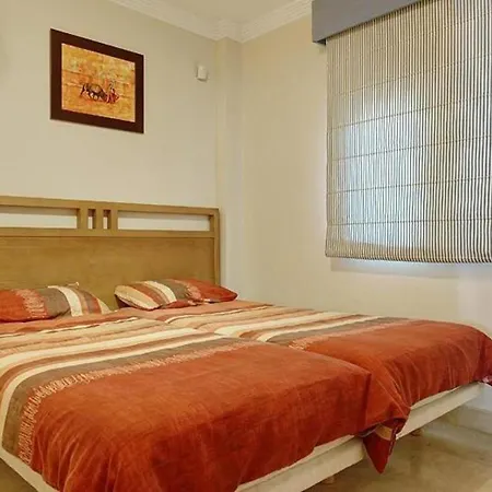 Spacious Stunning Views 2-bed Apartment *